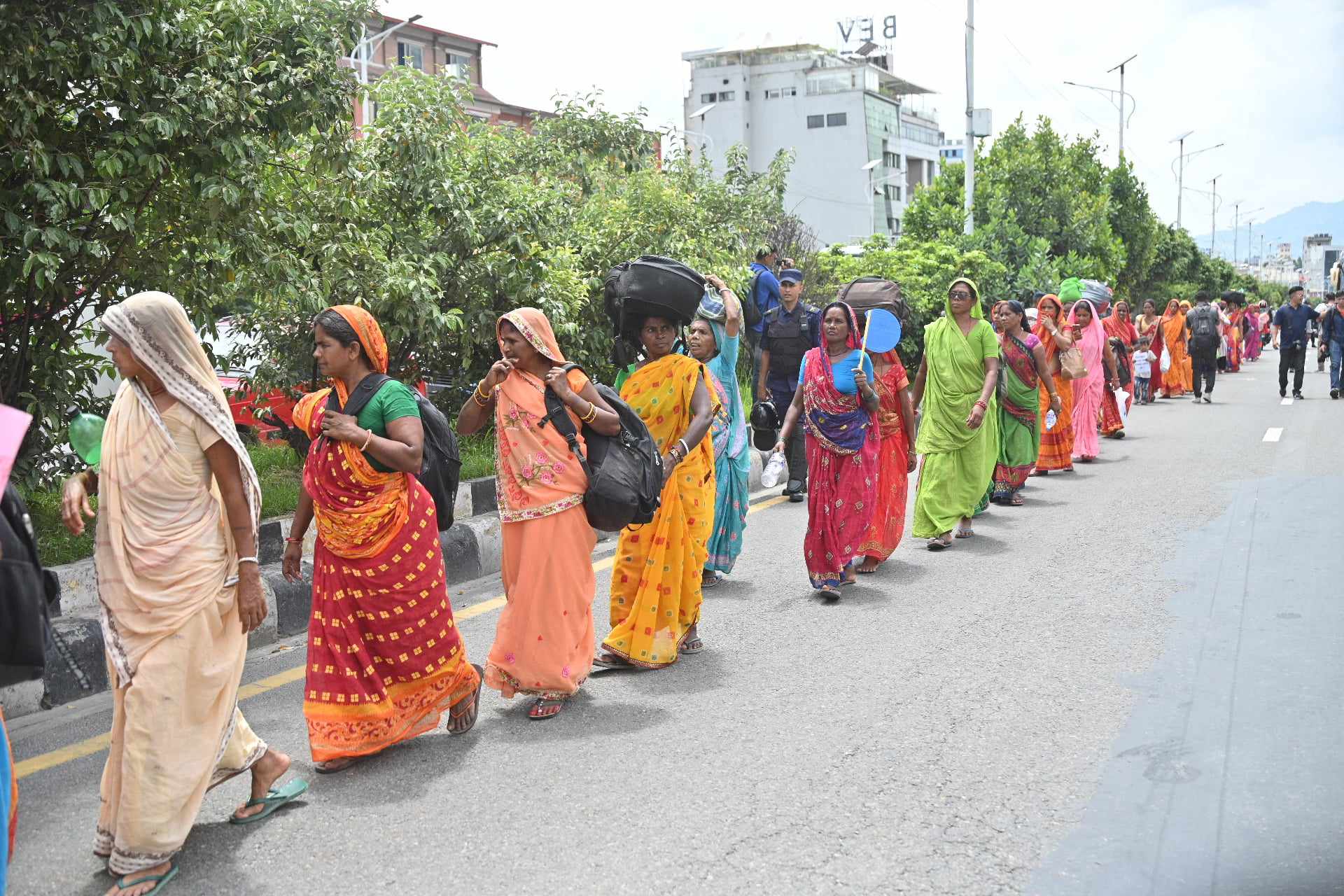 फेरि विरोध प्रदर्शनमा उत्रिए मिटरब्याजपीडितहरू (फोटो फिचर)